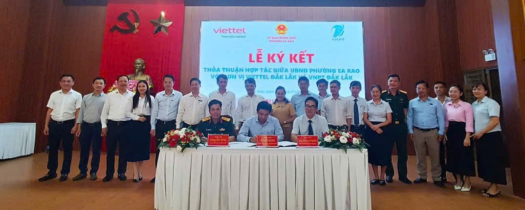 Phường Ea Kao ký kết hợp tác với Viettel và VNPT nhằm đẩy mạnh chuyển đổi số