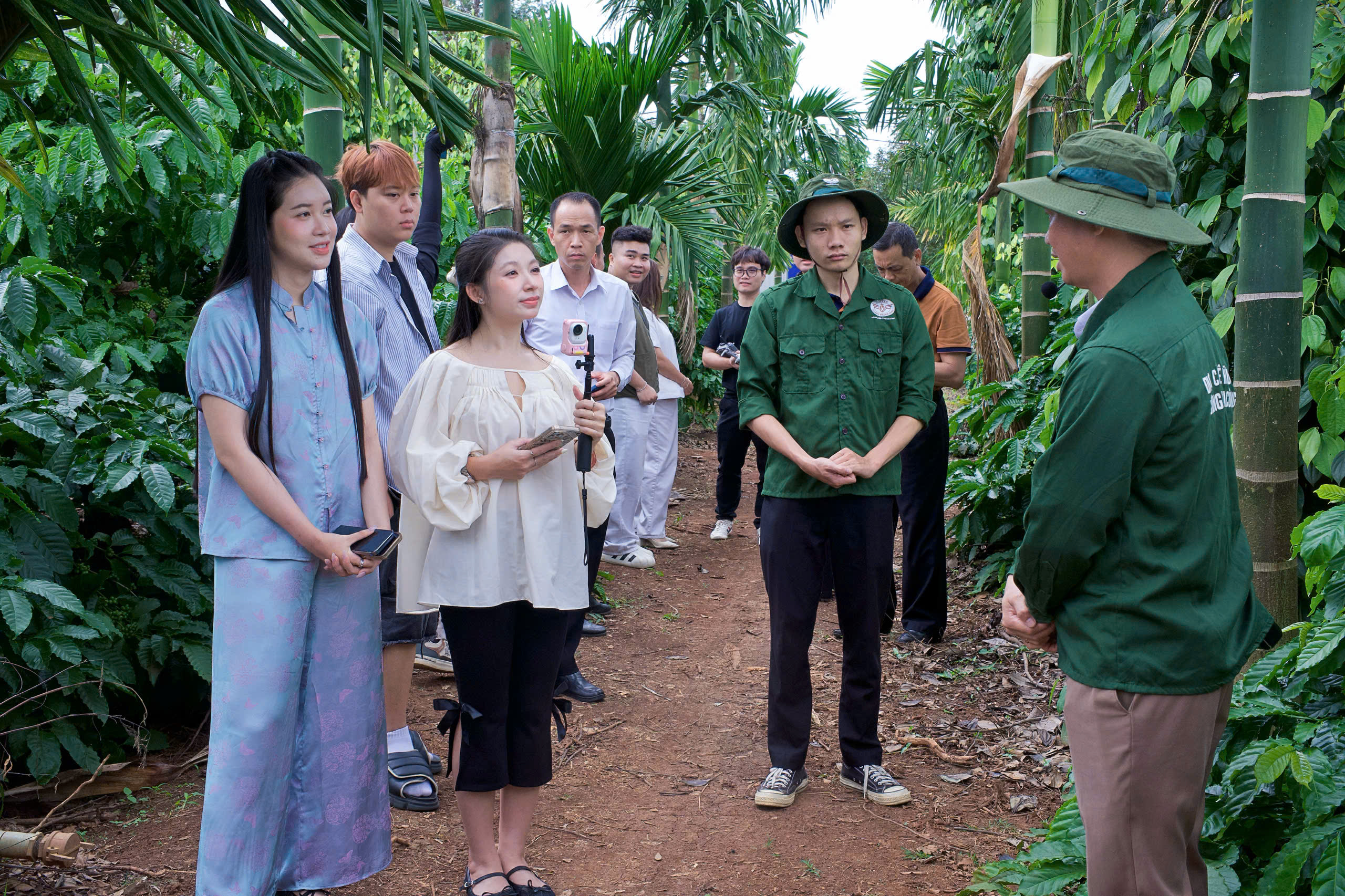 KHẢO SÁT THỰC TẾ VÀ TRẢI NGHIỆM “HÀNH TRÌNH TỪ VƯỜN ĐẾN TÁCH CÀ PHÊ” LAN TỎA GIÁ TRỊ THƯƠNG HIỆU CÀ PHÊ BUÔN MA THUỘT