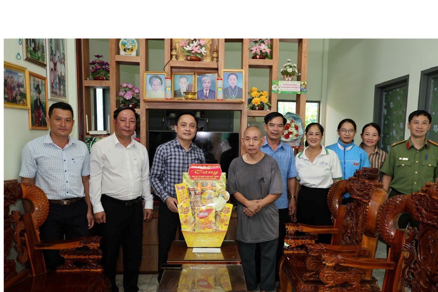 ĐOÀN CÔNG TÁC SỐ 2 PHƯỜNG EA KAO THĂM, TẶNG QUÀ CÁC THƯƠNG BỆNH BINH NHÂN NGÀY THƯƠNG BINH - LIỆT SĨ