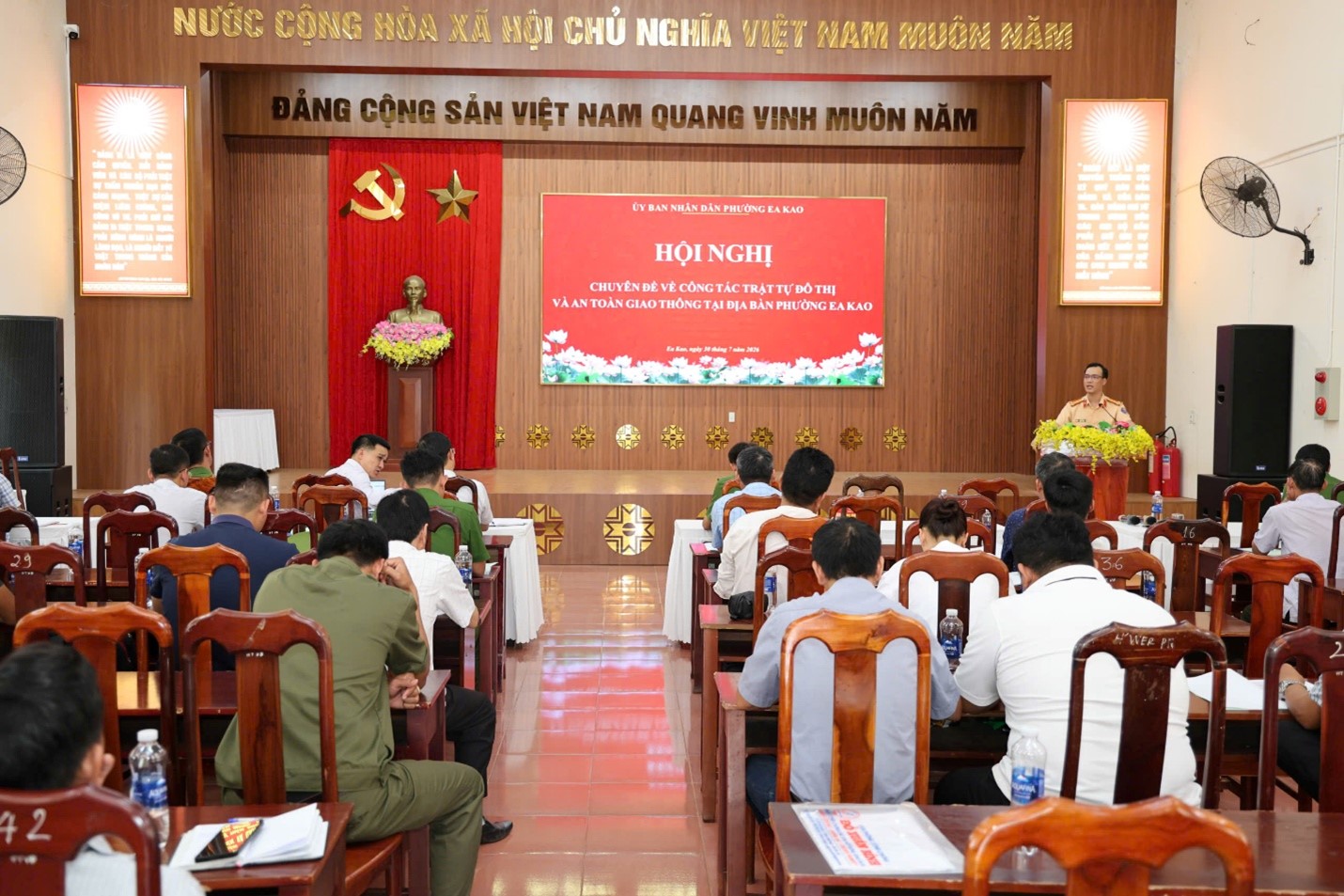PHƯỜNG EA KAO: TĂNG CƯỜNG GIẢI PHÁP LẬP LẠI TRẬT TỰ ĐÔ THỊ, BẢO ĐẢM AN TOÀN GIAO THÔNG