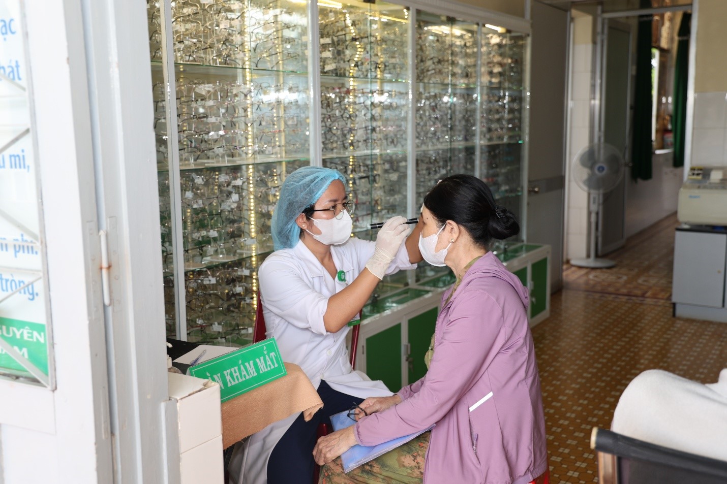 PHƯỜNG EA KAO: KHÁM SỨC KHỎE MIỄN PHÍ CHO HƠN 850 NGƯỜI DÂN BUÔN ALÊ A