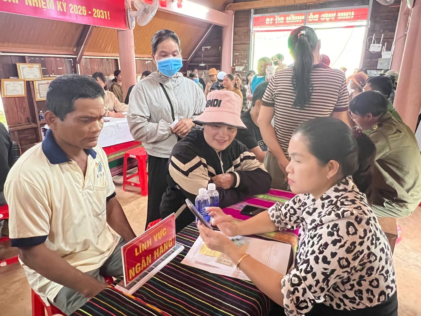 PHƯỜNG EA KAO ĐƯA DỊCH VỤ HÀNH CHÍNH CÔNG ĐẾN GẦN NGƯỜI DÂN TẠI BUÔN HWIÊ