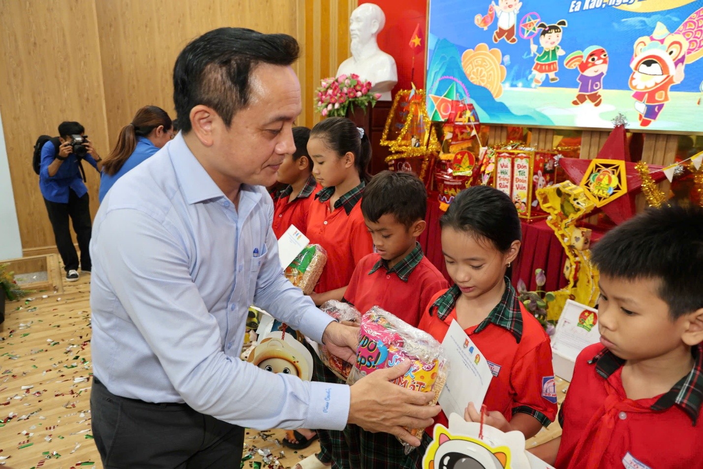 PHƯỜNG EA KAO TỔ CHỨC CHƯƠNG TRÌNH “TRUNG THU CHO EM - THẮP SÁNG ƯỚC MƠ NĂM 2026”