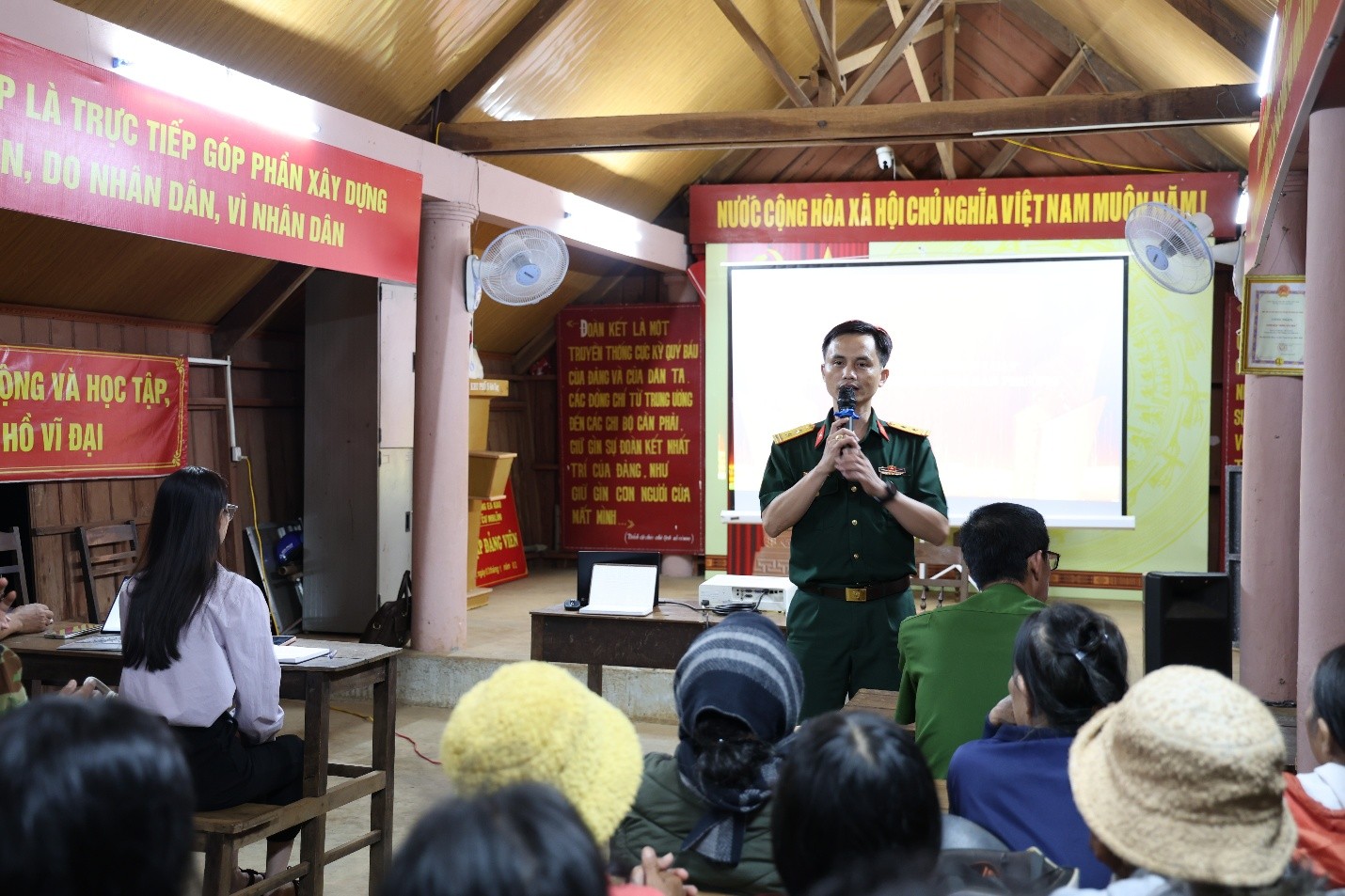 PHƯƠNG EA KAO: ĐẨY MẠNH TUYÊN TRUYỀN PHÁP LUẬT, CHUNG TAY GIỮ BÌNH YÊN BUÔN LÀNG