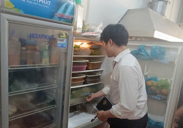 PHƯỜNG EA KAO ĐÃ XỬ LÝ 07 CƠ SỞ VI PHẠM VỀ VỆ SINH AN TOÀN THỰC PHẨM