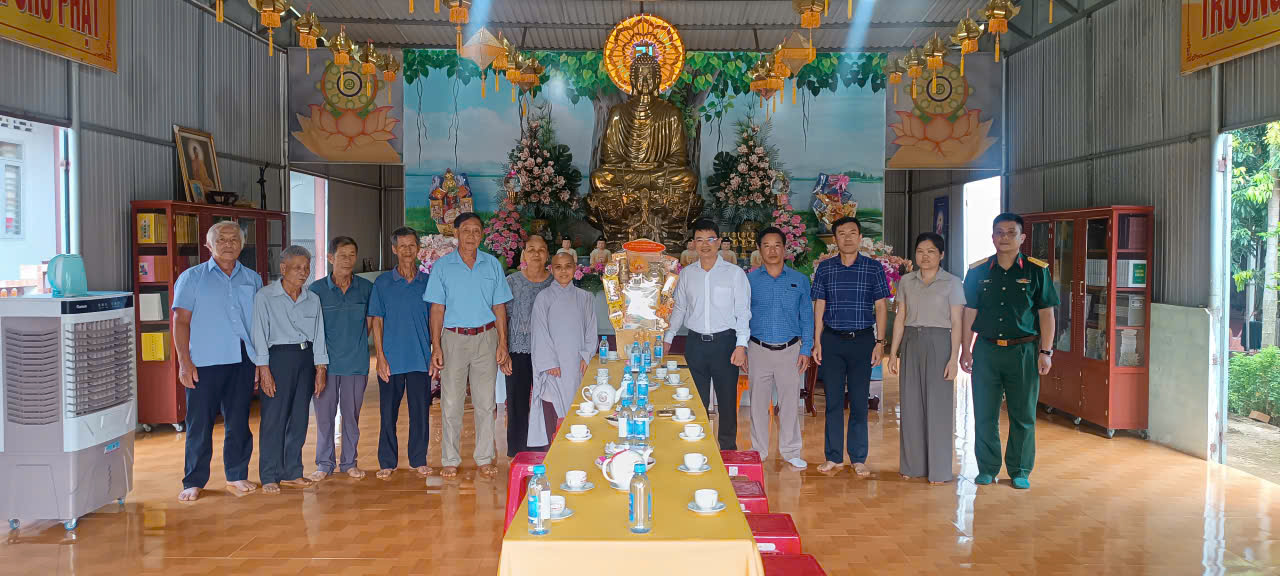 Lãnh đạo phường Ea Kao thăm, chúc mừng các cơ sở Phật giáo Nhân dịp Đại lễ Phật đản - Phật lịch 2570, năm 2026.