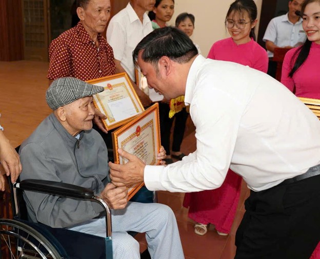 PHƯỜNG EA KAO LONG TRỌNG TỔ CHỨC LỄ CHÚC THỌ, MỪNG THỌ NGƯỜI CAO TUỔI NĂM 2026