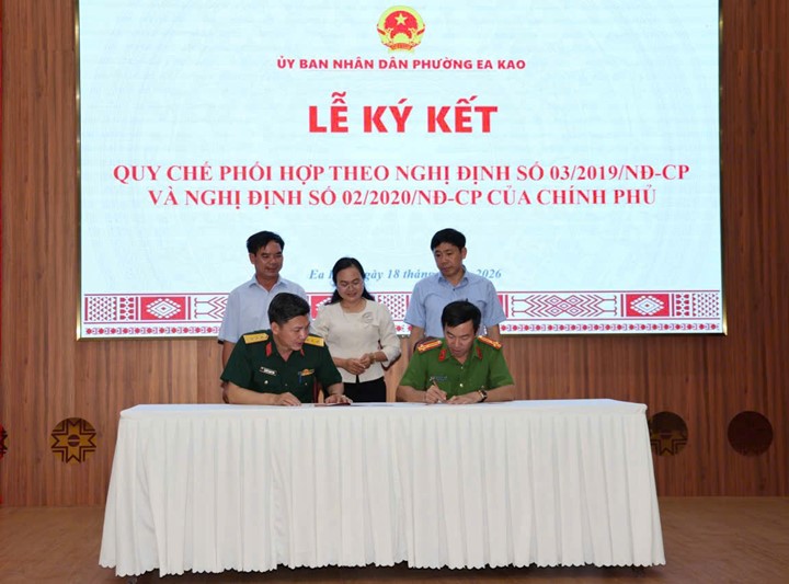 KÝ KẾT QUY CHẾ PHỐI HỢP GIỮA LỰC LƯỢNG CÔNG AN VÀ QUÂN SỰ PHƯỜNG EA KAO NĂM 2026