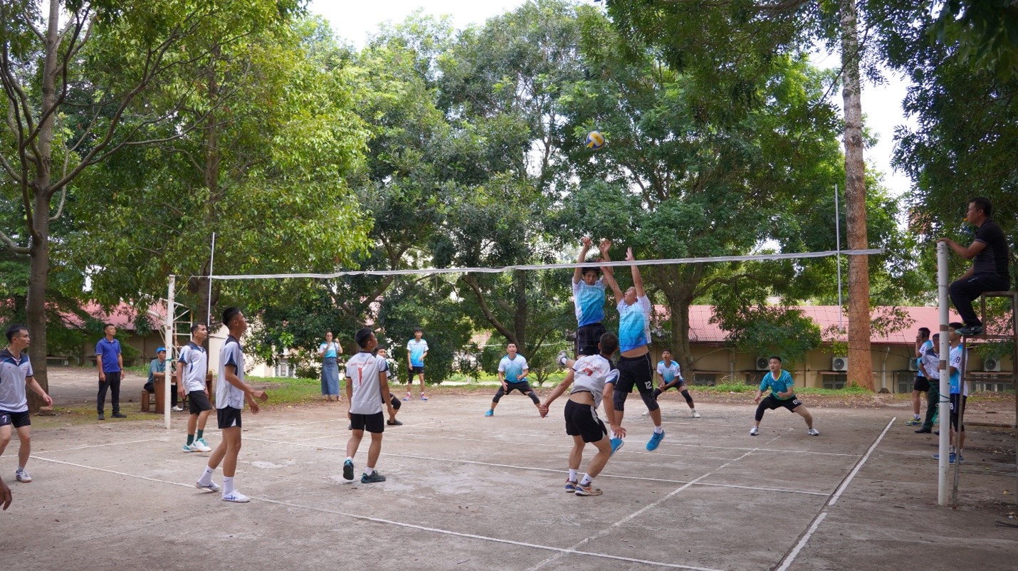 SÔI NỔI GIẢI BÓNG CHUYỀN, CẦU LÔNG TẠI ĐẠI HỘI THỂ DỤC THỂ THAO PHƯỜNG EA KAO LẦN THỨ I NĂM 2026.