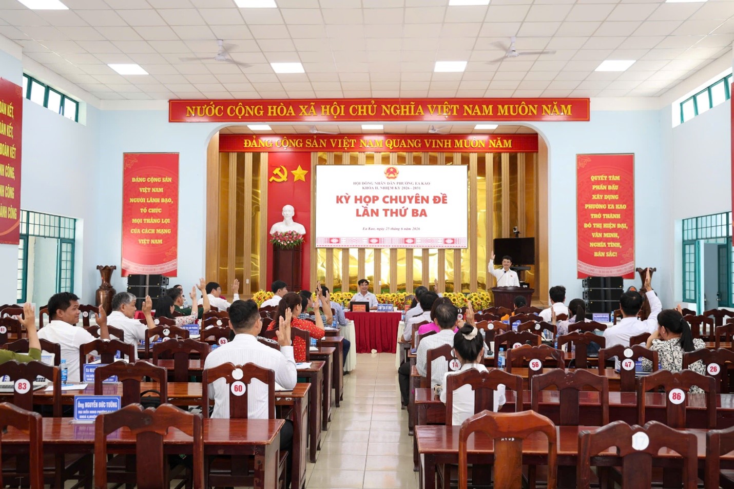 HĐND PHƯỜNG EA KAO THÔNG QUA NGHỊ QUYẾT SẮP XẾP, SÁP NHẬP CÁC BUÔN, TỔ DÂN PHỐ.