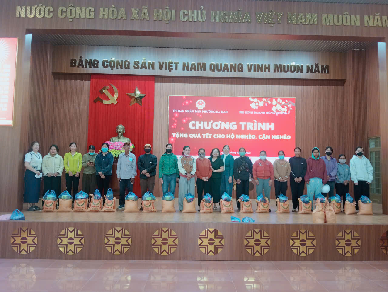 Chung tay chăm lo Tết cho hộ nghèo, cận nghèo nhân dịp tết Nguyên đán